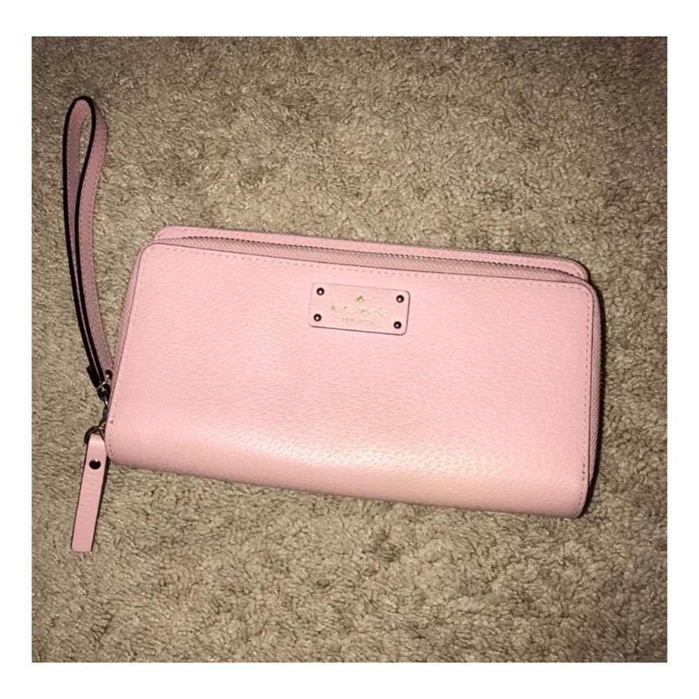 💞 KATE SPADE large wristlet 💞